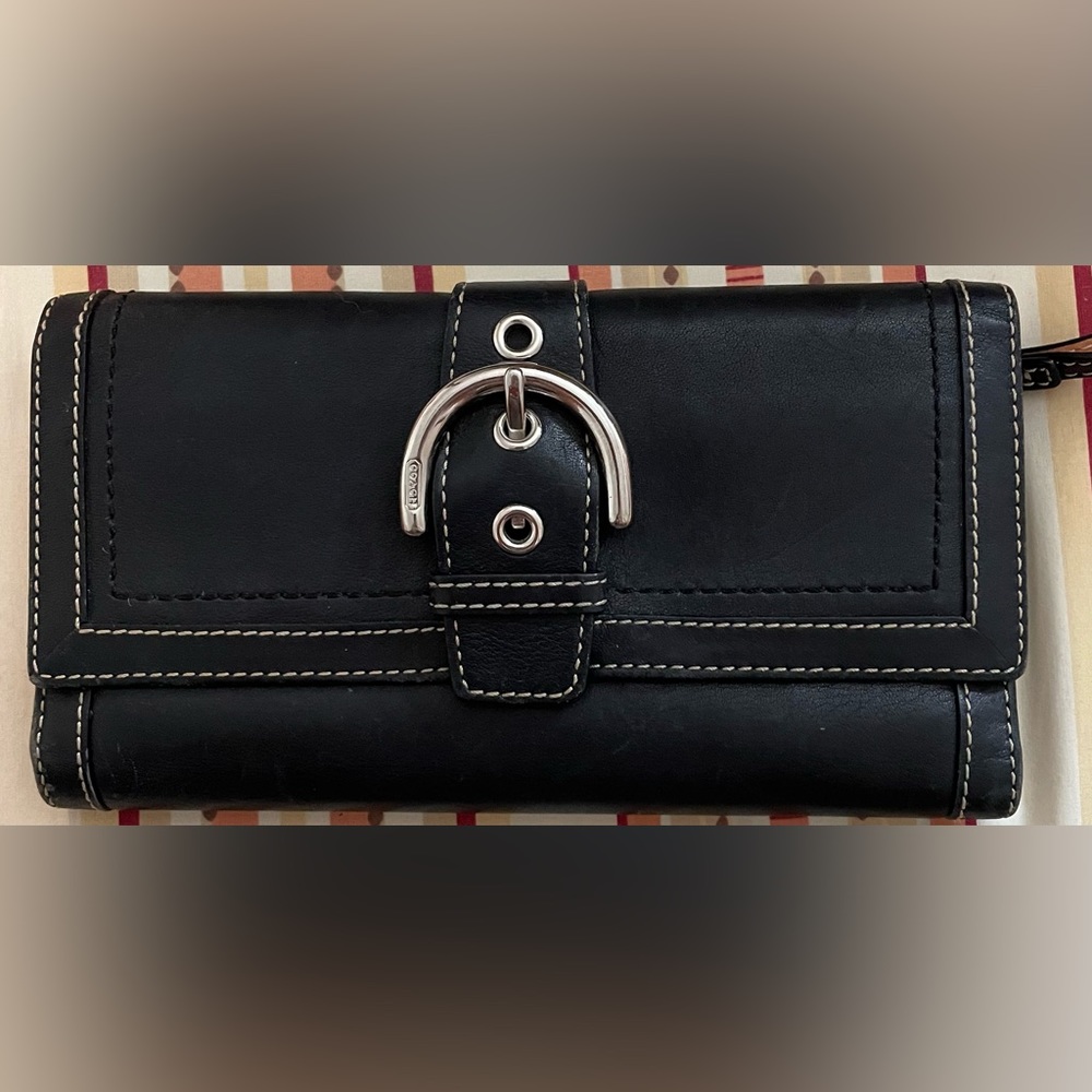 COACH Soho Black Smooth Leather Silver Buckle Trifold Wallet Tan Interior